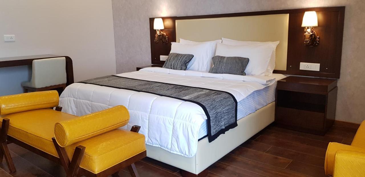 Mountain Trails Hotel Ooty Ngoại thất bức ảnh