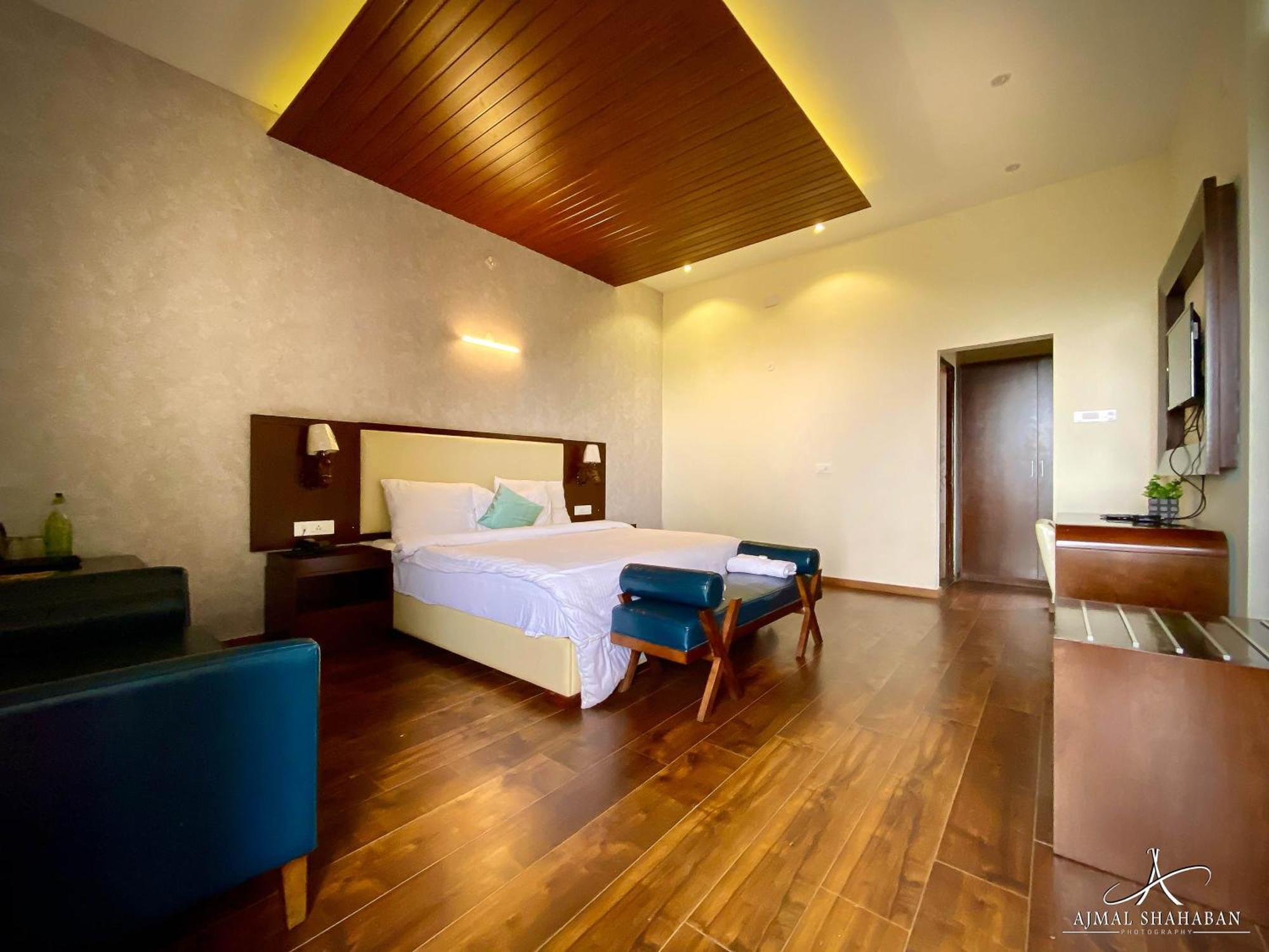 Mountain Trails Hotel Ooty Ngoại thất bức ảnh
