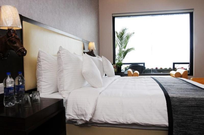 Mountain Trails Hotel Ooty Ngoại thất bức ảnh