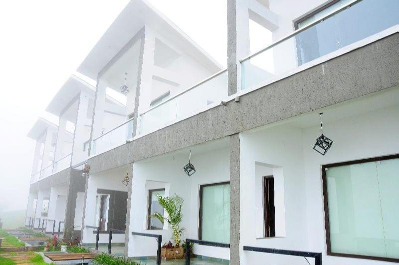 Mountain Trails Hotel Ooty Ngoại thất bức ảnh